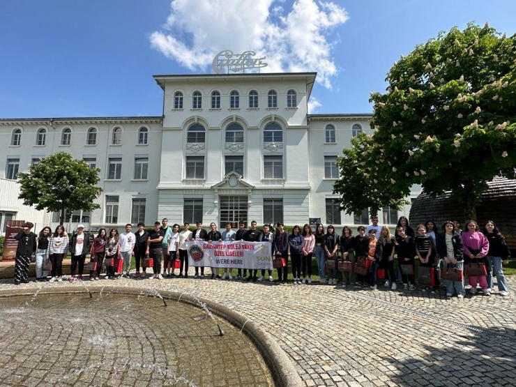 Kolej Öğrencilerine Avrupa’da Bilim Ve Kültür Gezisi