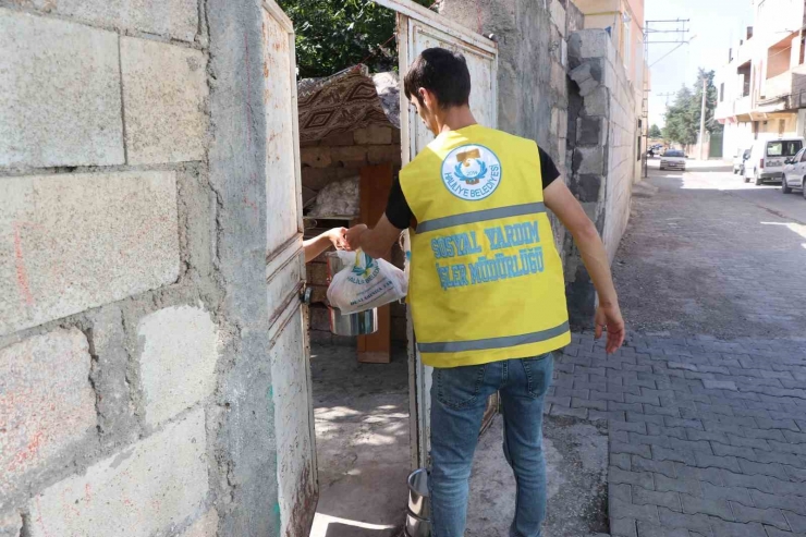 Haliliye’de Sıcak Yemekler Hanelere Ulaştırılıyor