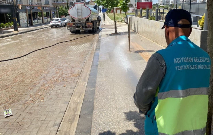 Sokak Ve Caddelerde Temizlik Çalışması
