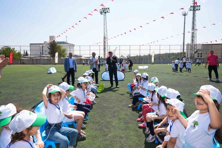 Ana Sınıfı Öğrencileri, Şenlikli Havasında Mezun Oldu