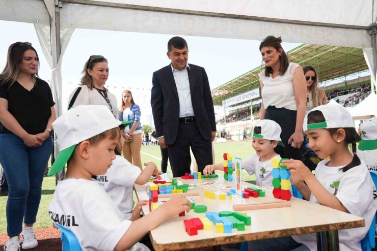 Ana Sınıfı Öğrencileri, Şenlikli Havasında Mezun Oldu