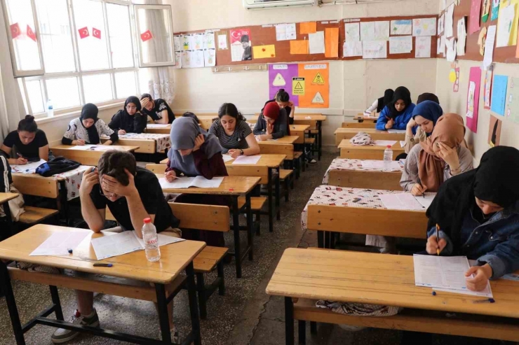 Haliliye’de Türkiye Geneli Deneme Sınavı Yapıldı