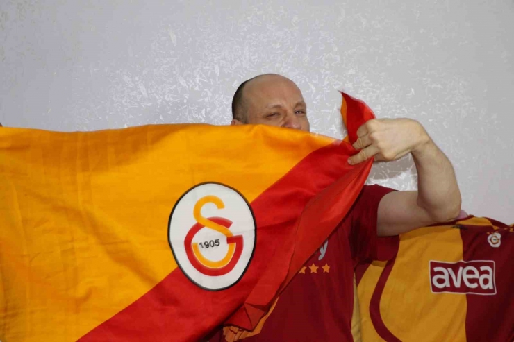 Engeli, Galatasaray Aşkına Engel Olamadı