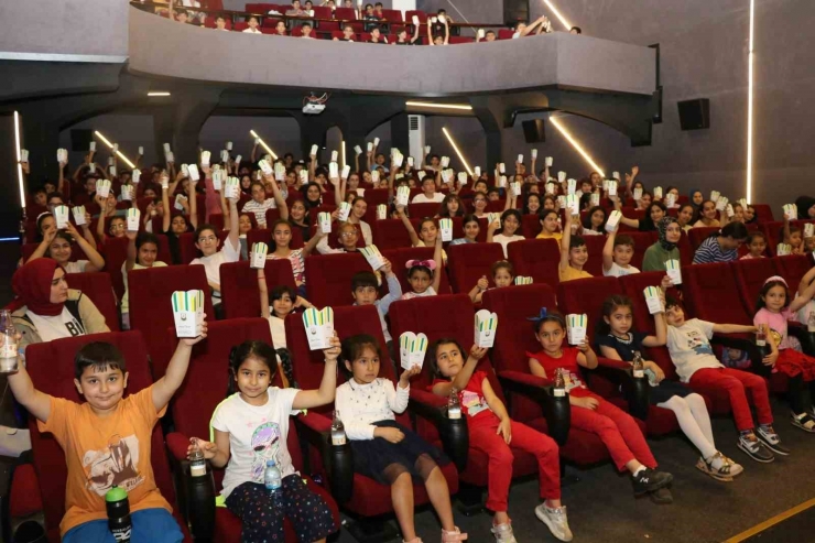 Şanlıurfa’da Öğrenciler "mavi Bisiklet"i İzledi