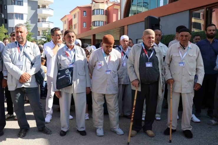 Deprem Bölgesi Malatya’dan İlk Hac Kafilesi Dualarla Uğurlandı