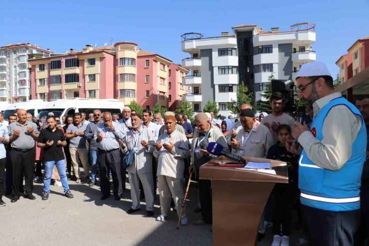 Deprem Bölgesi Malatya’dan İlk Hac Kafilesi Dualarla Uğurlandı