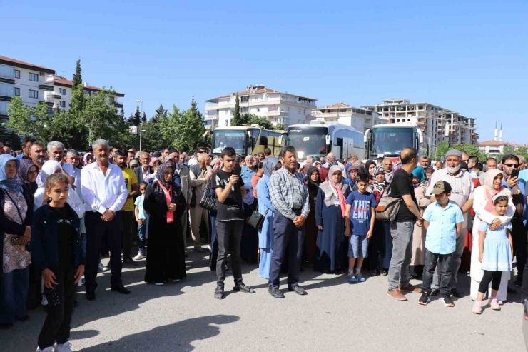 Deprem Bölgesi Malatya’dan İlk Hac Kafilesi Dualarla Uğurlandı