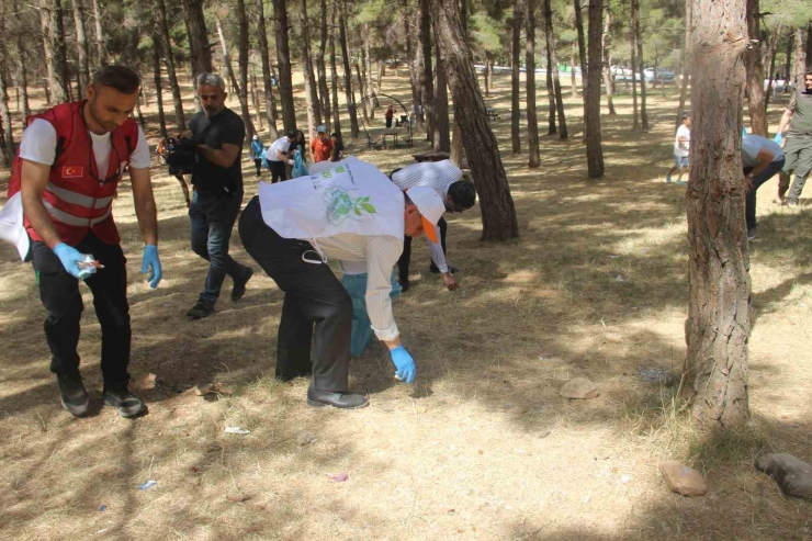 Doğaya Keklik Salıp Çöpleri Topladılar