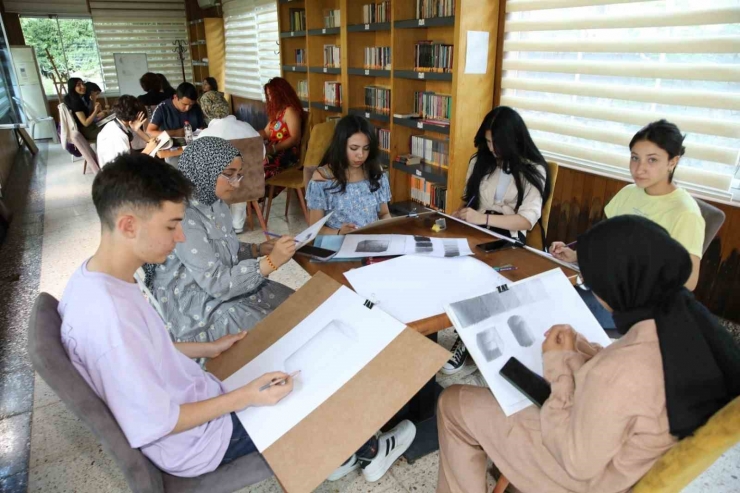 Battalgazi Belediyesi’nin Resim Kursuna Yoğun İlgi