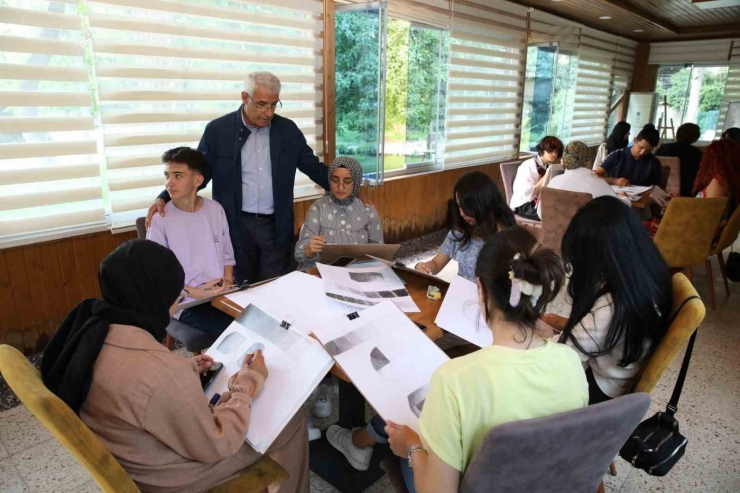 Battalgazi Belediyesi’nin Resim Kursuna Yoğun İlgi