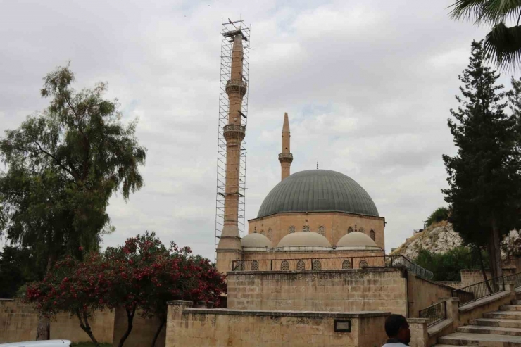 Dergah Cami Minaresinde Onarım Çalışması Sürüyor