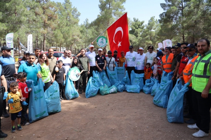 Vali Ve Belediye Başkanı Çöp Topladı