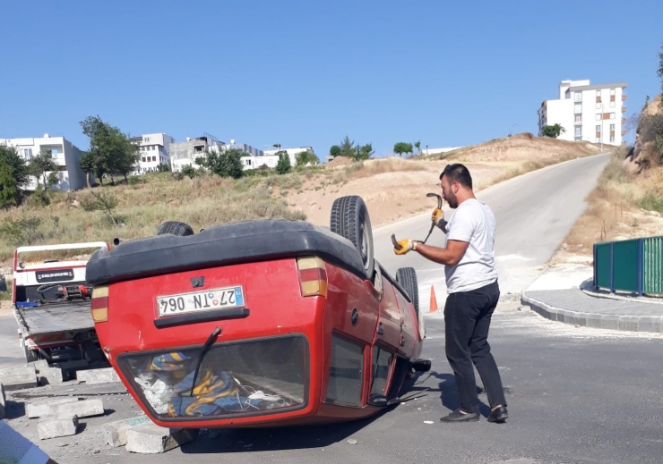 Kontrolden Çıkan Otomobil Takla Attı: 4 Yaralı