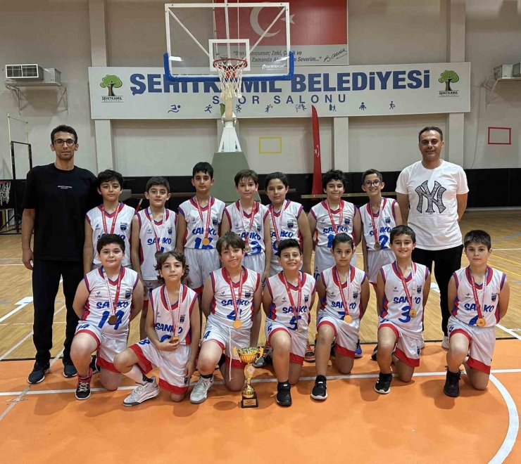 Sanko Okulları Basketbolda İl Birincisi Oldu