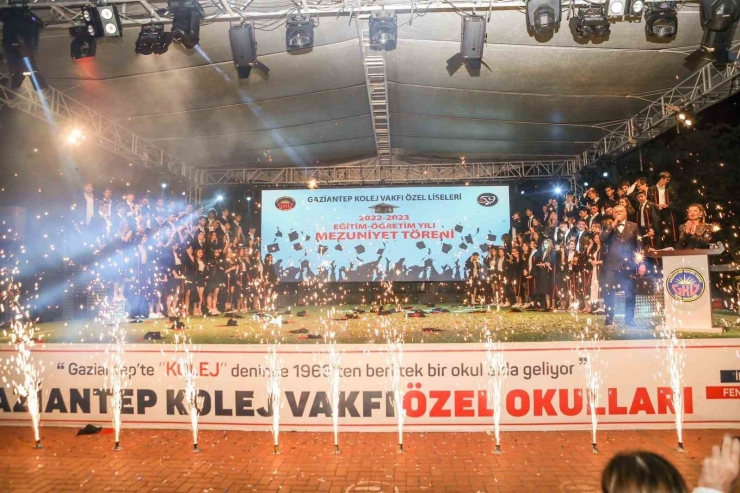 Gaziantep Kolej Vakfı’nda Mezuniyet Heyecanı