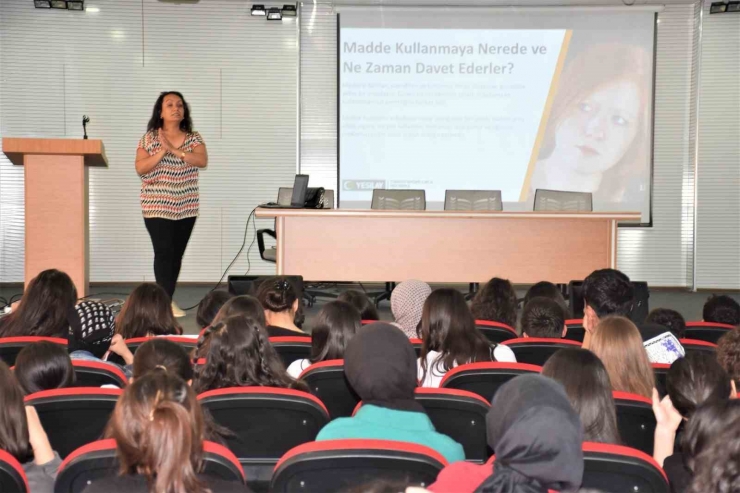 Teknoloji Ve Madde Bağımlılığı Seminerinden 9 Bin Öğrenci Faydalandı