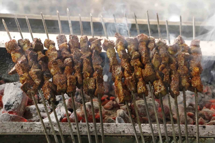 Diyarbakır’da Kurban Bayramı Tatilinde En Çok Tüketilmesi Beklenen Yemek Tescilli Ciğer Kebabı