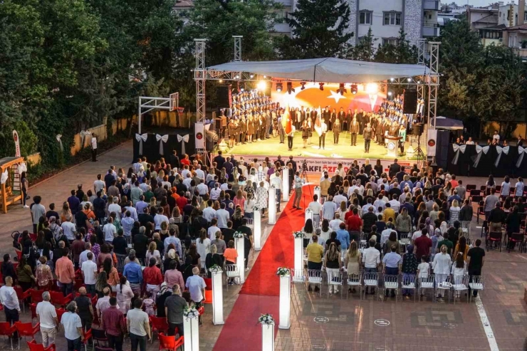 Gaziantep Kolej Vakfı Özel Ortaokulu’nda Mezuniyet Heyecanı