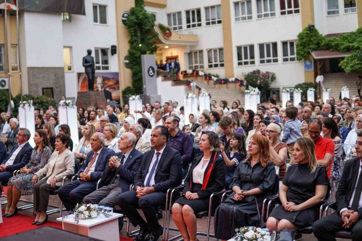 Gaziantep Kolej Vakfı Özel Ortaokulu’nda Mezuniyet Heyecanı