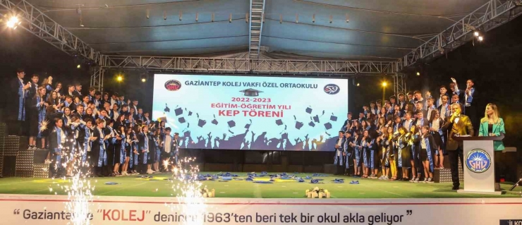 Gaziantep Kolej Vakfı Özel Ortaokulu’nda Mezuniyet Heyecanı