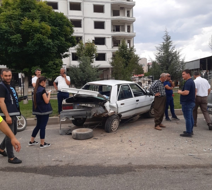 Zincirleme Trafik Kazasında 4 Kişi Yaralandı