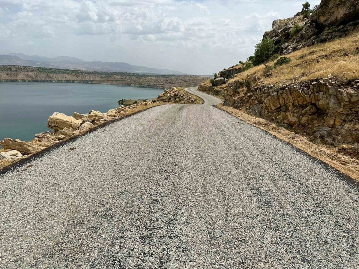 Diyarbakır’da Kırsal Mahalle Yollarında Çalışmalar Devam Ediyor