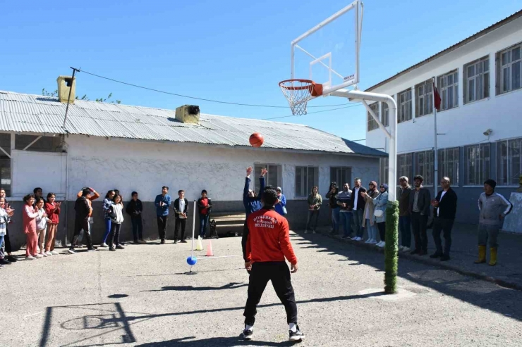 Diyarbakır Büyükşehir Belediyesi 10 Bin Öğrenciyi Sporla Buluşturdu