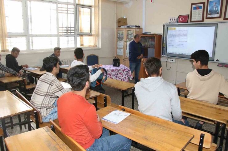 Haliliye’de Üniversite Hazırlık Yaz Kursu Kayıtları Başladı