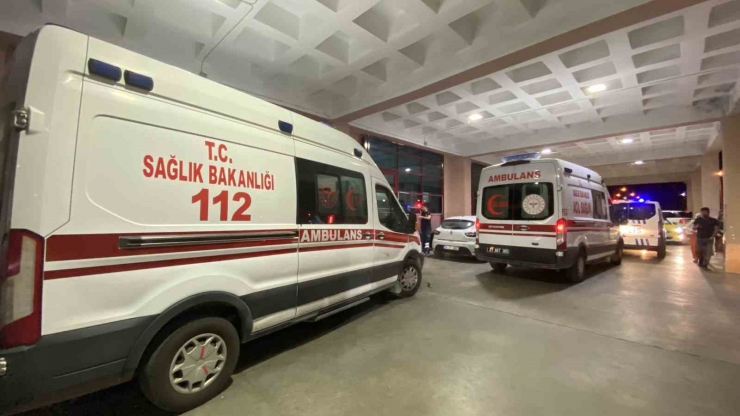 Diyarbakır’da Hamama Giden Aile Kaza Geçirdi: 2 Ölü, 4 Yaralı