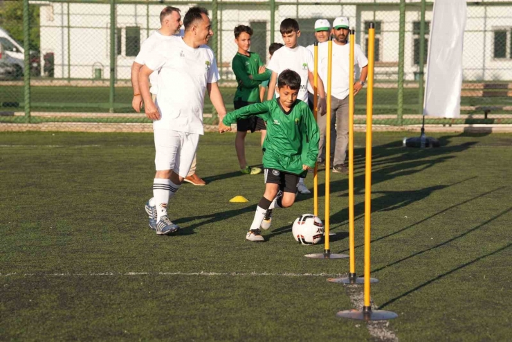 Babalar Ve Oğulları Kıyasıya Mücadele Etti