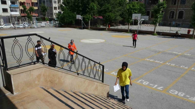 Malatya’da Yks’nın İkinci Oturumu Ayt Sona Erdi