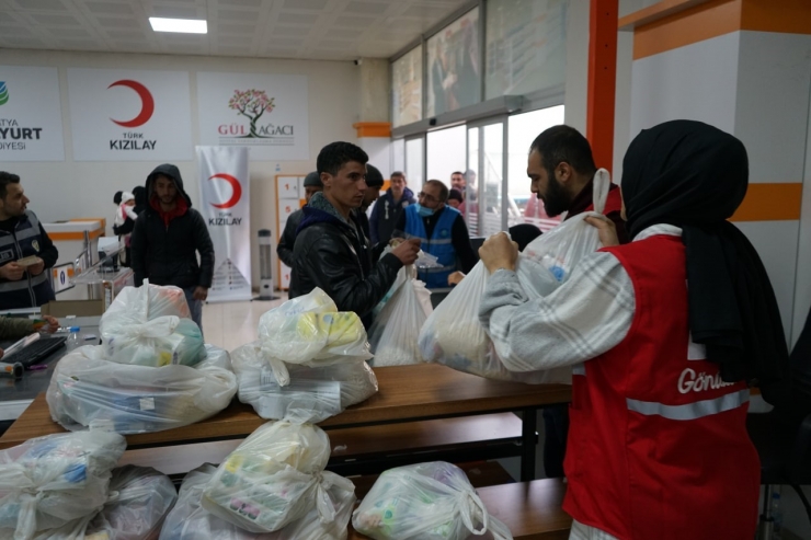 Depremzedelere Toplamda 110 Bin Paket Yardım Dağıtıldı