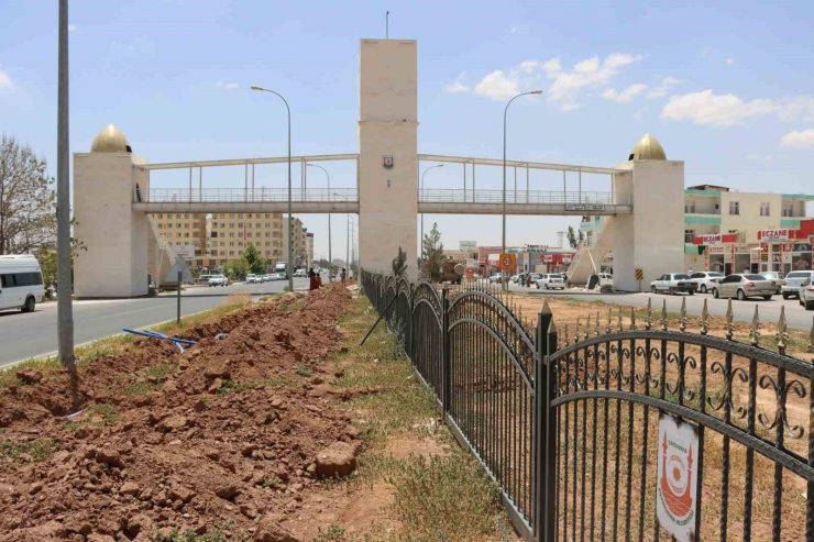 Akçakale’nin Sorunlarını Büyükşehir Belediyesi Çözüyor