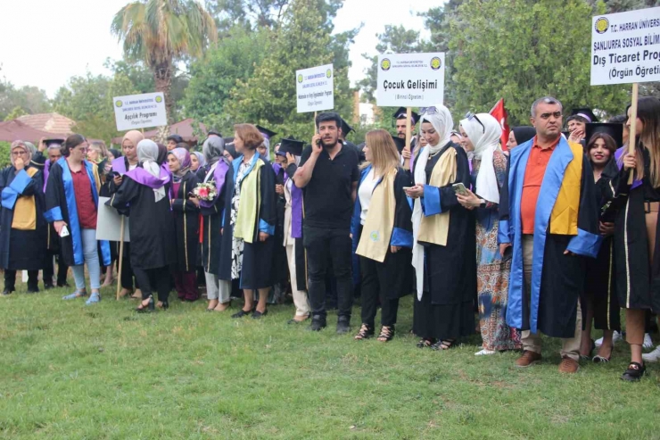 Deprem Bölgesinde Mezun Olan Öğrenciler Sevinç Ve Hüznü Bir Arada Yaşadı