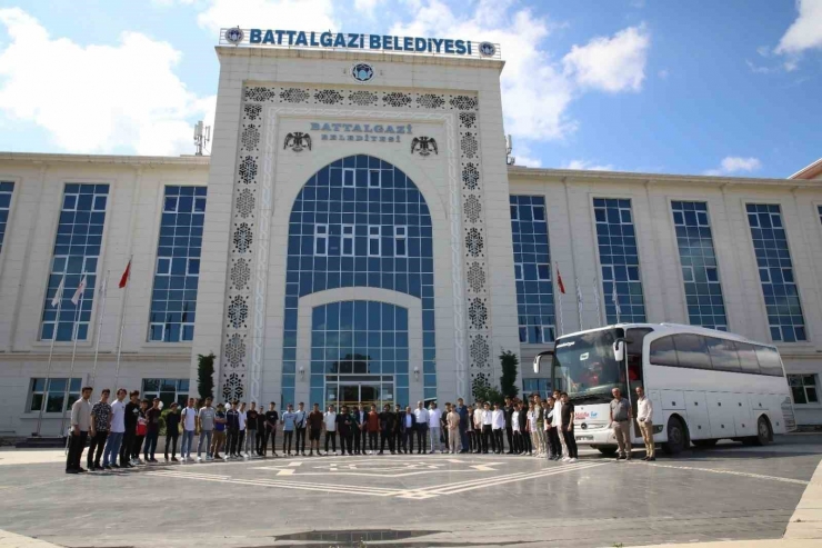 İpek Yolu Gençlik Merkezi’ne Teknolojik Gezi