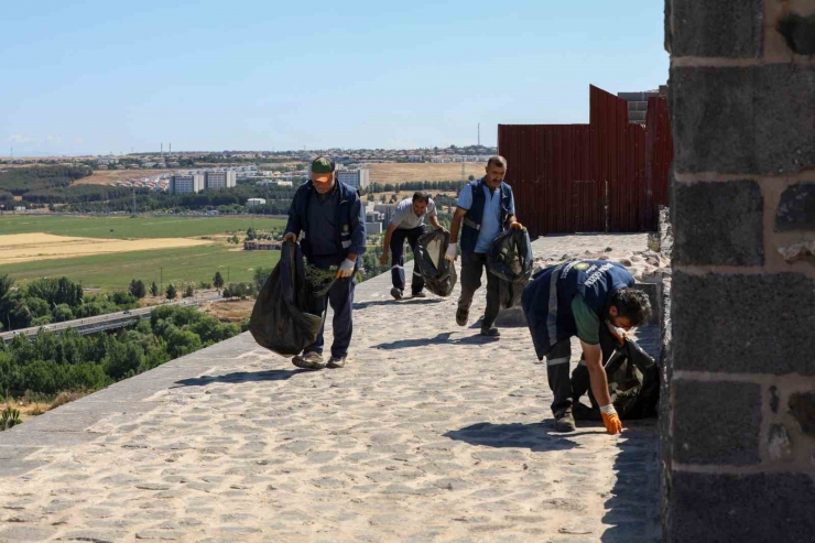 Tarihi Surlarda Bayram Temizliği