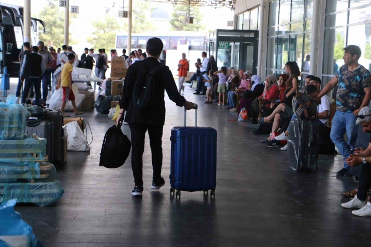 Diyarbakır Otogarı’nda Bayram Öncesi Geliş Hareketliliği