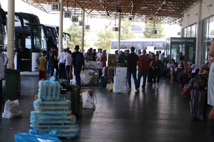 Diyarbakır Otogarı’nda Bayram Öncesi Geliş Hareketliliği