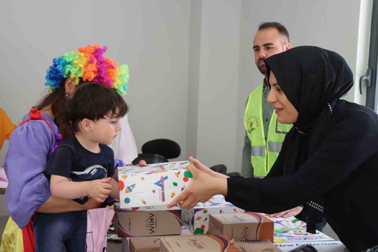 Çocuklar Bayram Sevincini Erken Yaşadı