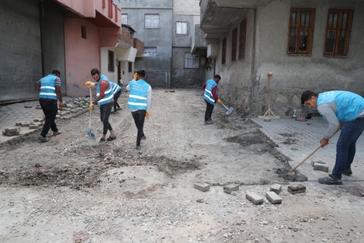 Eyyübiye’de Sel Felaketi Sonrası Çalışmalar Sürüyor