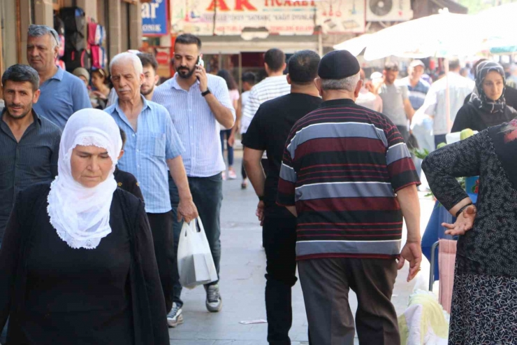 Diyarbakır’da Çarşı Pazarda Bayram Hareketliliği