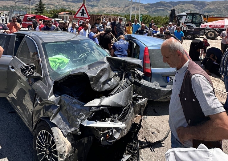 Malatya’da Otomobiller Çarpıştı: 3 Yaralı