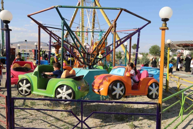 Adıyaman’da Yetim Çocuklar Lunaparkta Gönüllerince Eğlendi