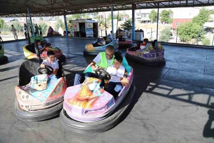 Adıyaman’da Yetim Çocuklar Lunaparkta Gönüllerince Eğlendi