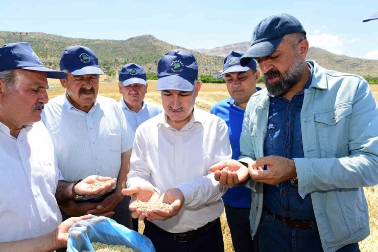 Yeşilyurt Belediyesi’nden Depremzede Üreticilere Destek