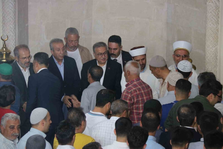 Diyarbakır’da Vatandaşlar Tarihi Ulu Cami’de Bayramlaştı