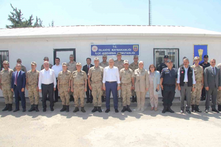 İçişleri Bakanı Ali Yerlikaya İslahiye’de Depremzedelerle Buluştu