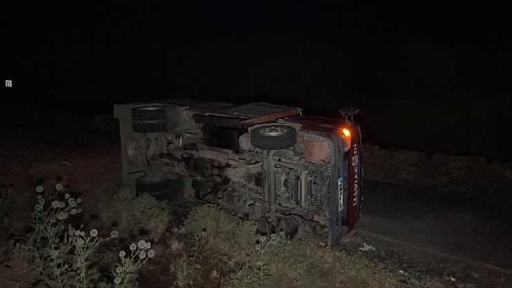 Şanlıurfa’da Yangına Müdahaleye Giden İtfaiye Erleri Kaza Yaptı: 3 Yaralı