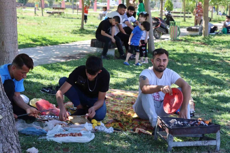 Tatilin Son Günü Büyükşehir Tesislerine Akın Ettiler