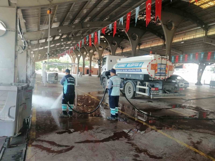 Şahinbey Temizlik İşleri Ekipleri Bayram Boyunca Görev Başındaydı